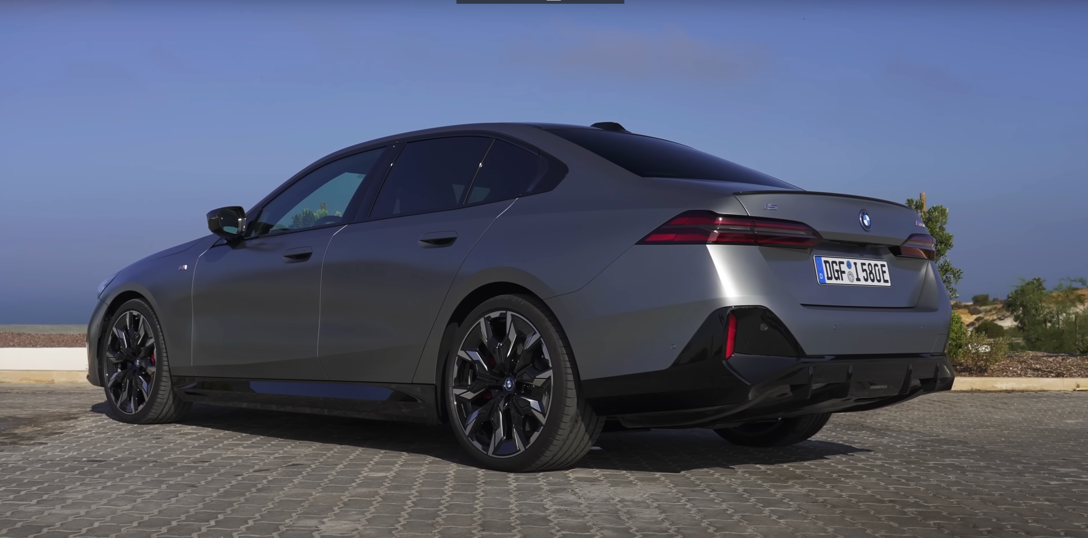 제네시스 G80 VS BMW 520i