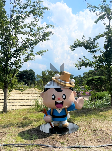 마롱컴퍼니 조형물 1