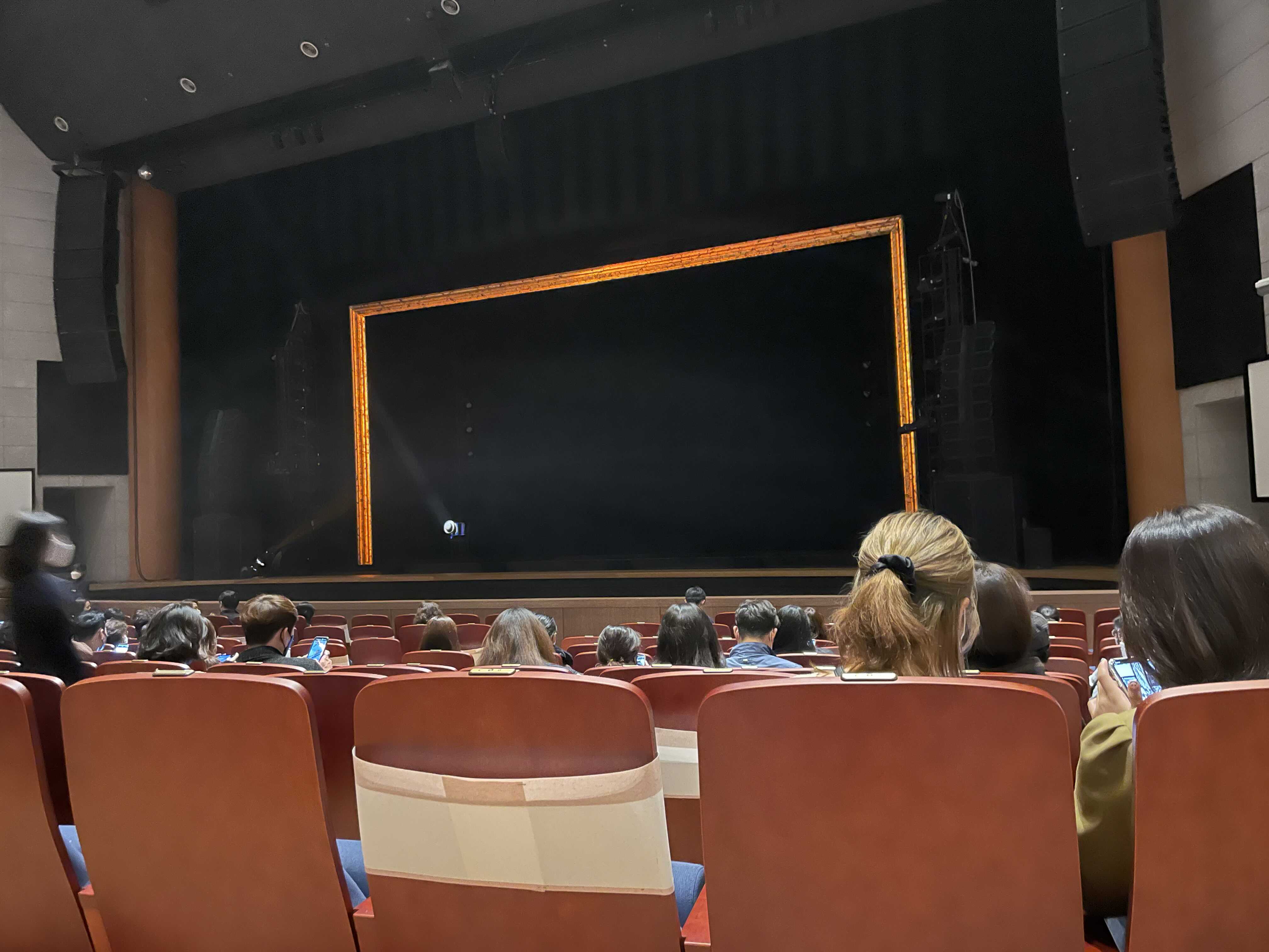 군포문화예술회관 무대