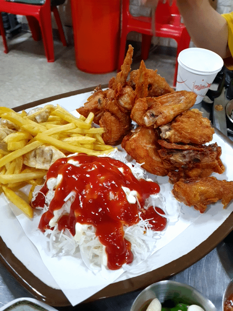 원내동 그집족발 세트를 시키면 통닭 그리고 감자튀김까지! 통닭만은 따로 못시킴! 족발을 시켜야 먹을수 있는 통닭!!