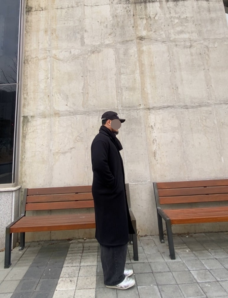 데일리룩('26.1.9.)에페 빈티지 할리우드 스타 볼캡, 아이라이크큐 빈티지 목도리 머플러, 시그니처 울 롱코트, 무신사스탠다드 벌룬 팬츠, 아식스 오니츠카타이거 멕시코66 실버