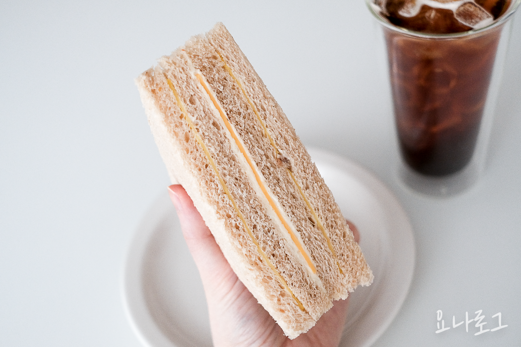 마켓컬리 마켓컬리추천 마켓컬리간식 마켓컬리샛별배송 샛별배송 홍루이젠 홍루이젠치즈샌드위치 치즈샌드위치 디저트 아침대용 디저트추천 샌드위치 아침밥 내돈내산 마켓컬리추천템 마켓컬리추천디저트 마켓컬리추천간식