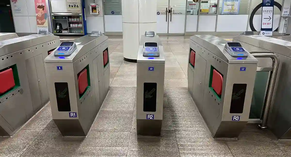 서울지하철-개표소-자동문-출입구
