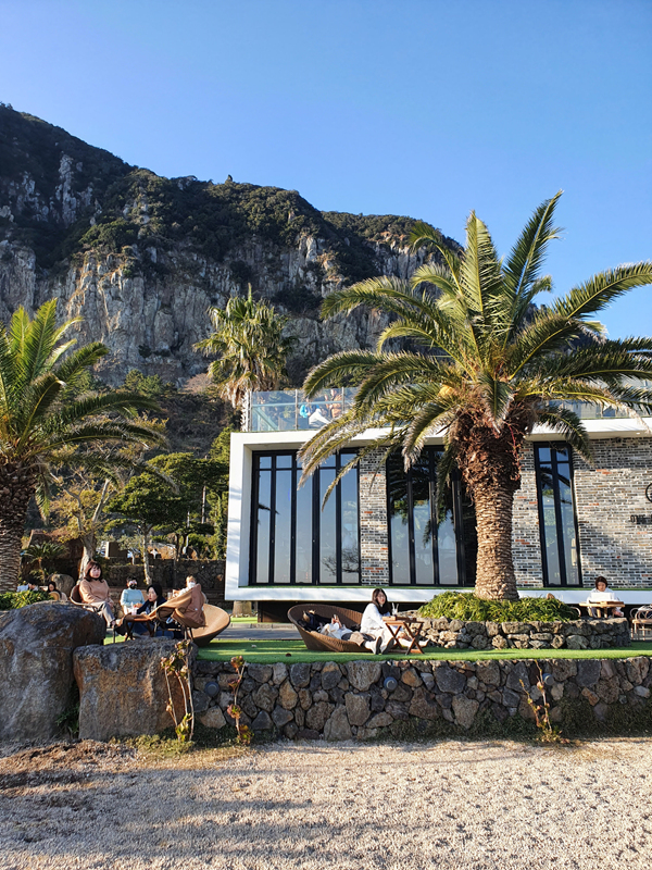 원앤온리-야외좌석