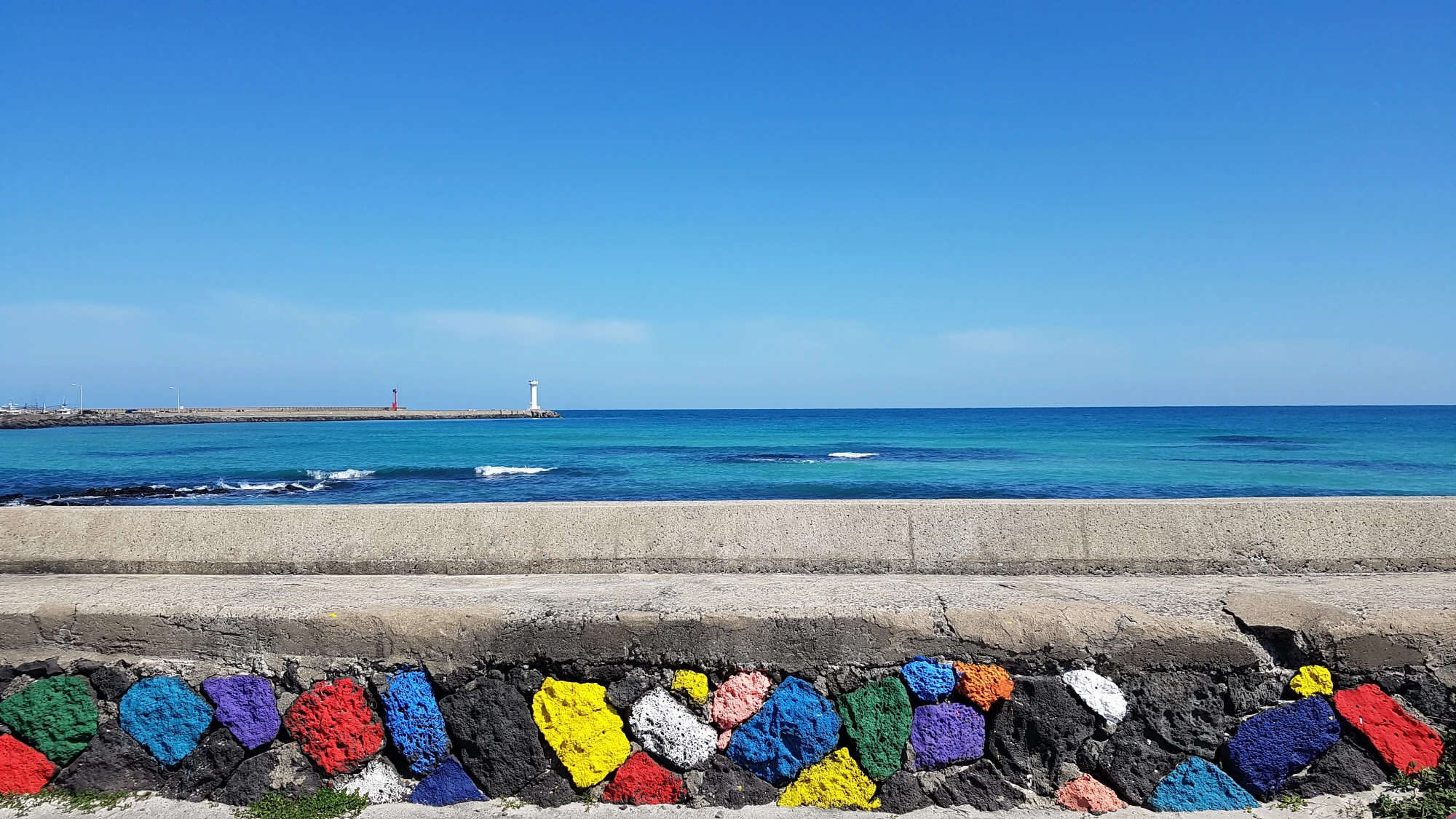 제주도 동쪽 세화오일장 근처 바다