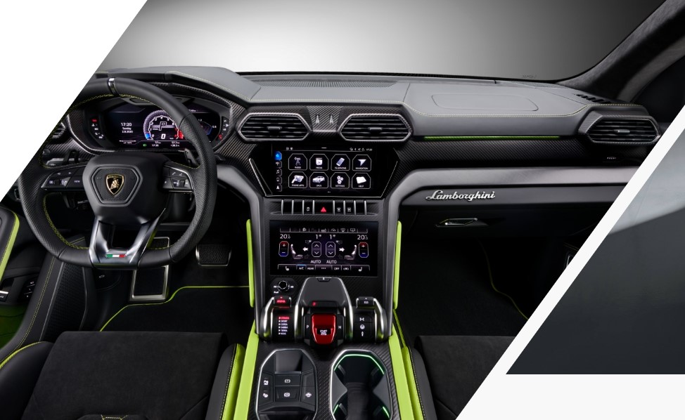 우루스-퍼포만테-실내