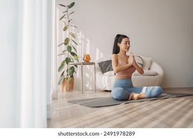 명상으로 내면의 평화를 얻는 사람