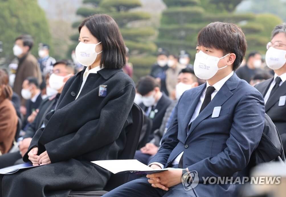 이준석과 박지현 행사장에서 같이 있는 모습