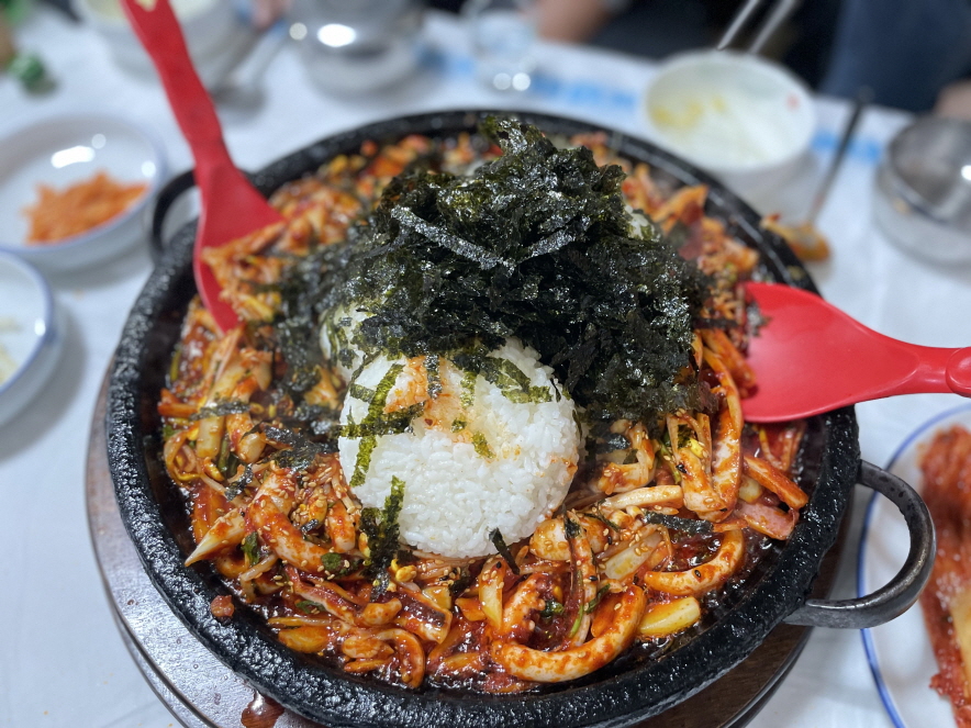 서남만찬-돌솥오징어볶음