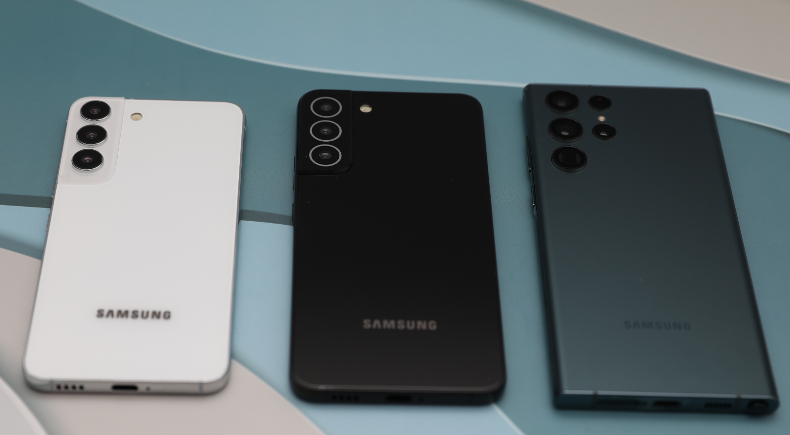 왼쪽부터 기본모델, 플러스모델, 울트라 모델