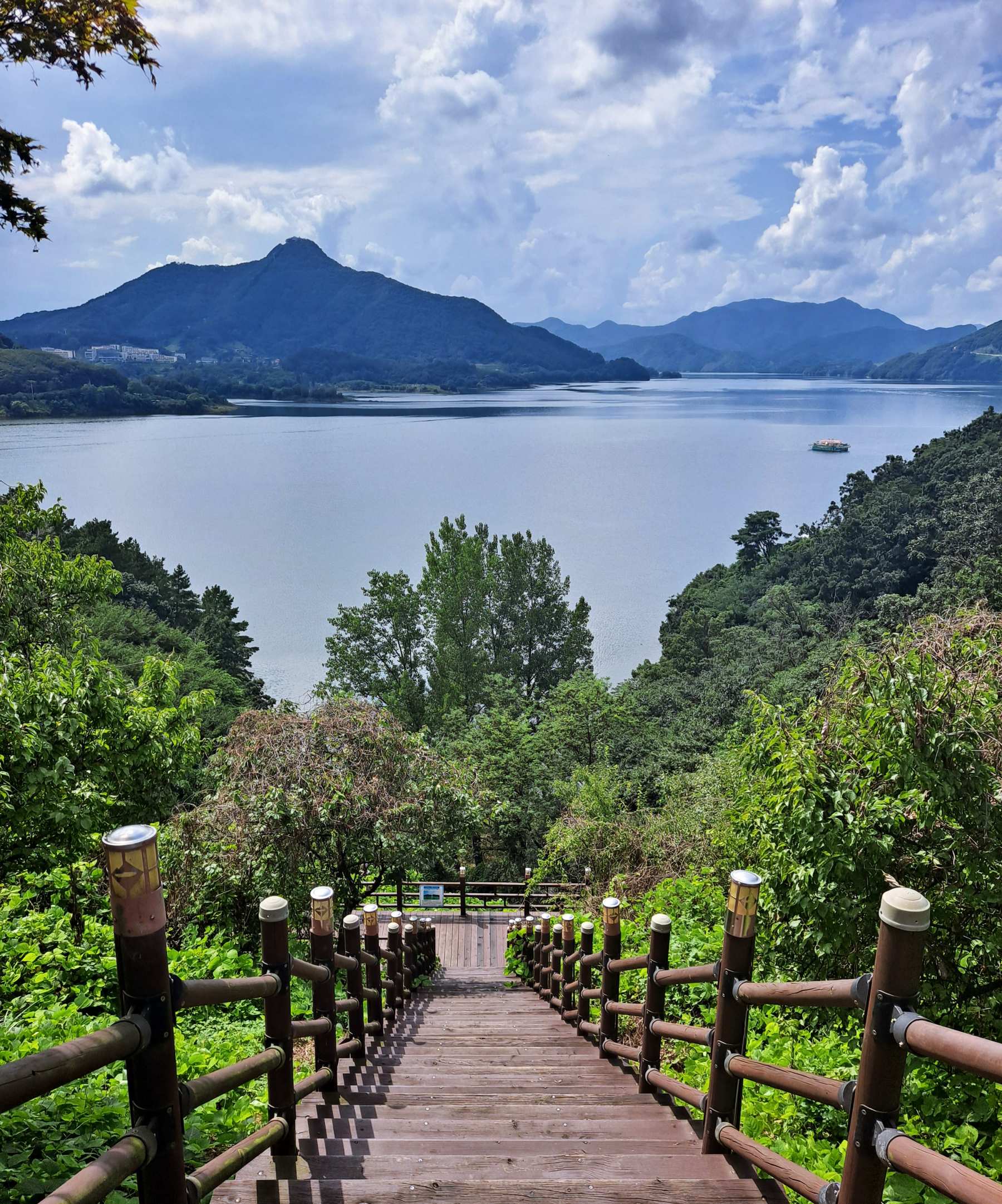 청풍랜드 초입 호반배경