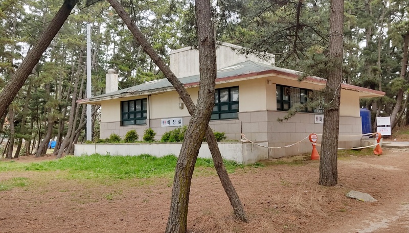 깨끗했던 중앙에 있던 화장실