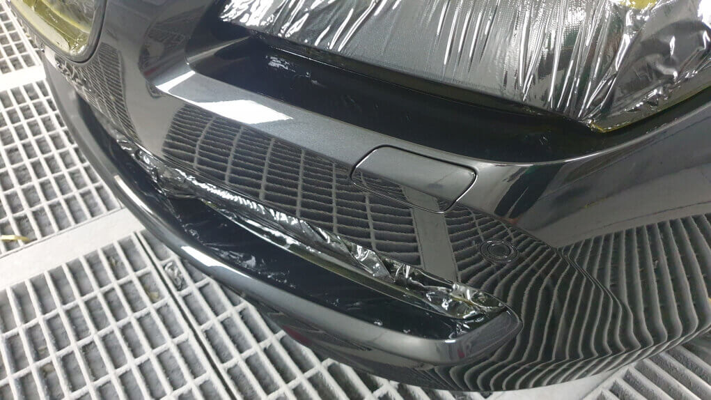 운전석 쪽 도장 완료 자동차 범퍼복원 - 운전석 쪽 도장 완료