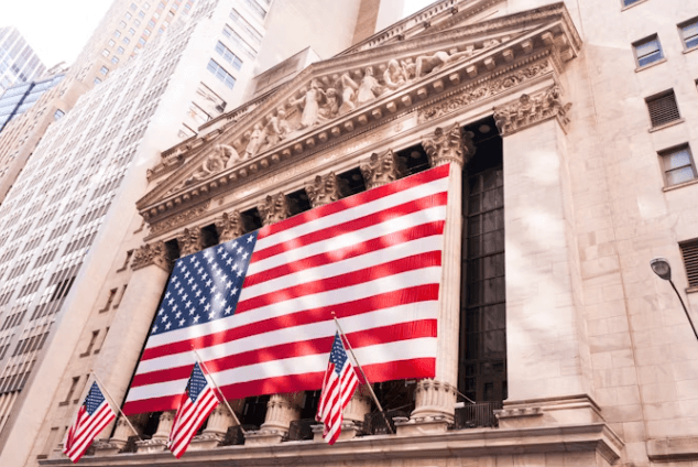 뉴욕증시 강세장 속 ETF 투자 전략: 지금 담아야 할 섹터는?