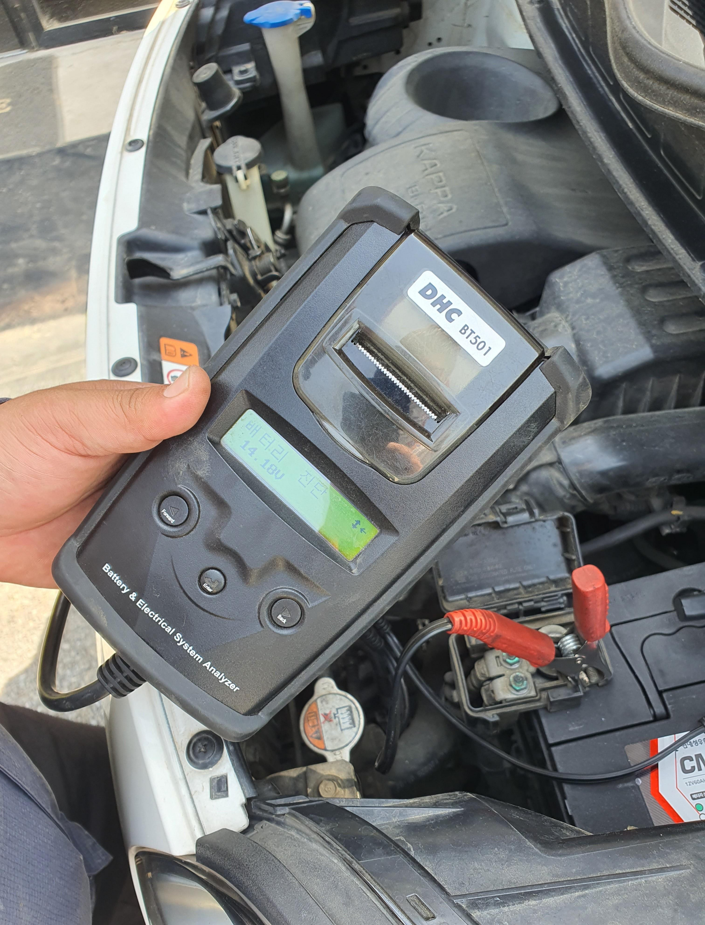 레이 베터리 교체후 전압확인중!!