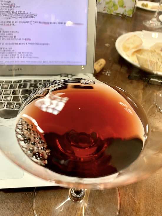 Domaine Chandon de Briailles Corton Bressandes Grand Cru 2006의 색