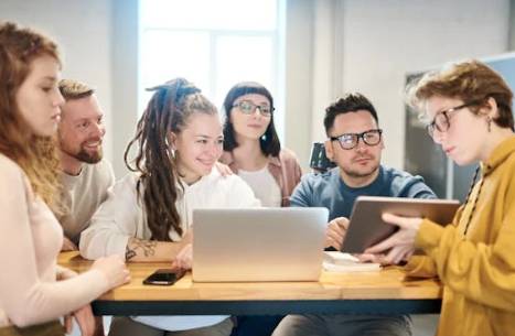 꿈에서 회사 동료와 싸웠다? 꿈해몽 꿈해석