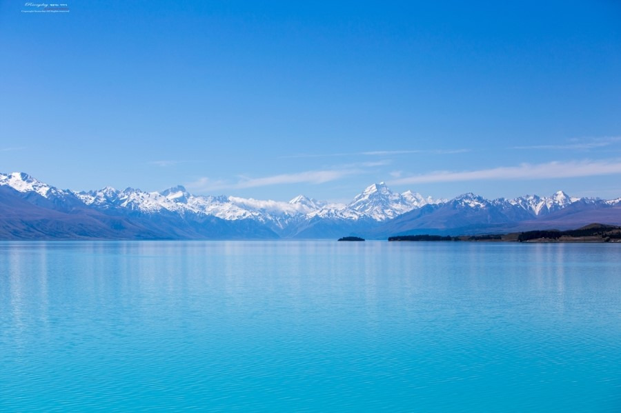 푸른 하늘과 설산, 푸른 호수의 모습