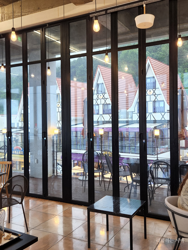 쿤스트-라운지-2층