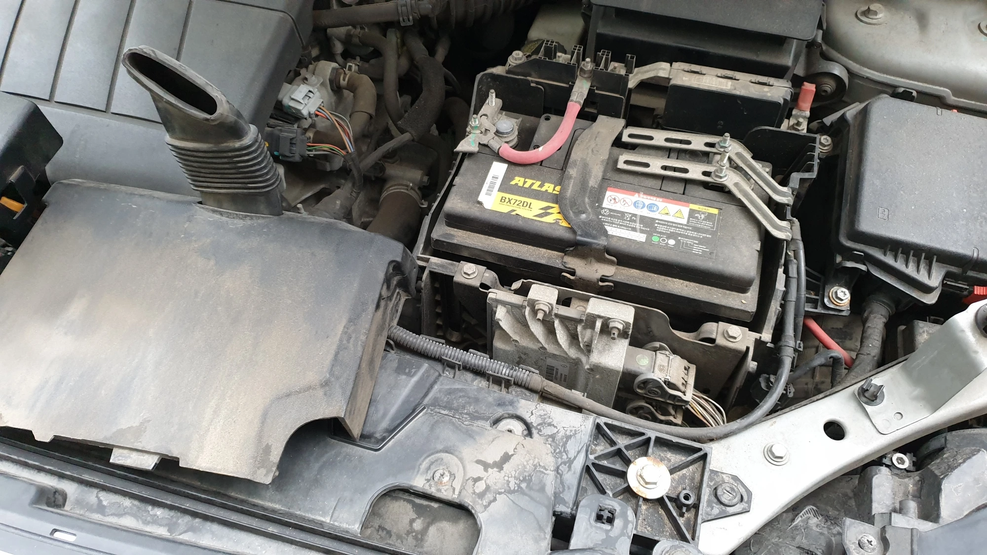 배터리 커버 열린 모습