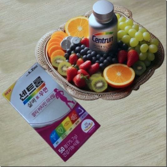 센트룸 실버 우먼 영양제와 과일