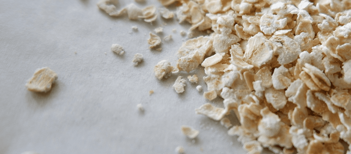 오트밀이 쌓여 있다