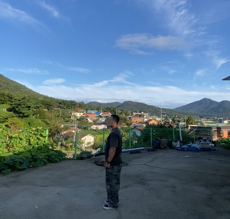 데일리룩(2025. 9. 17.)크림소다랩 스톤워싱 피그먼트 블랙화이트 반팔티셔츠, 플루크 와이드 카모 카고밀리터리 팬츠, 반스 올드스쿨 블랙화이트, 루미녹스 오렌지 블랙 3954