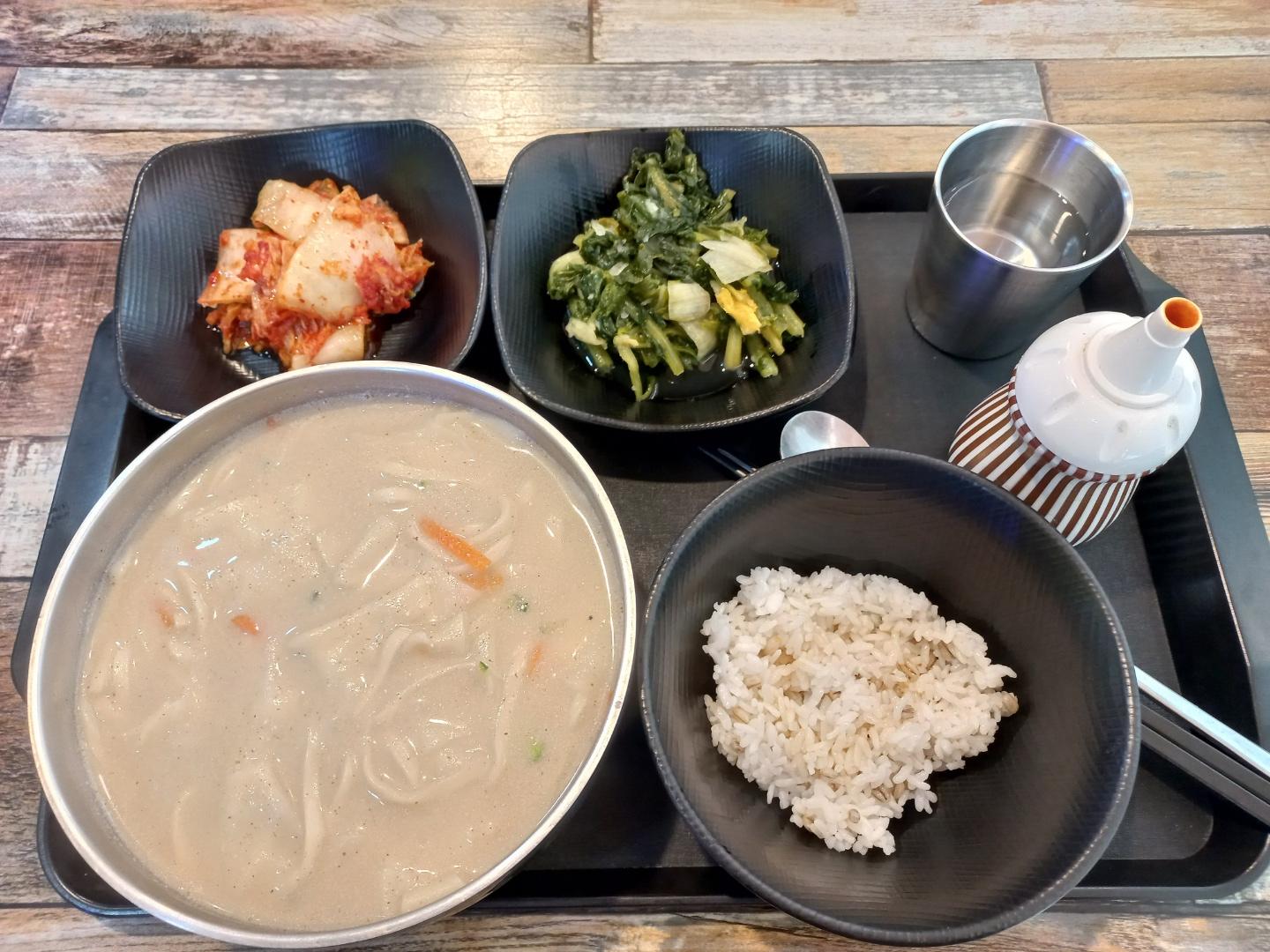 모퉁이들깨칼제비_한상