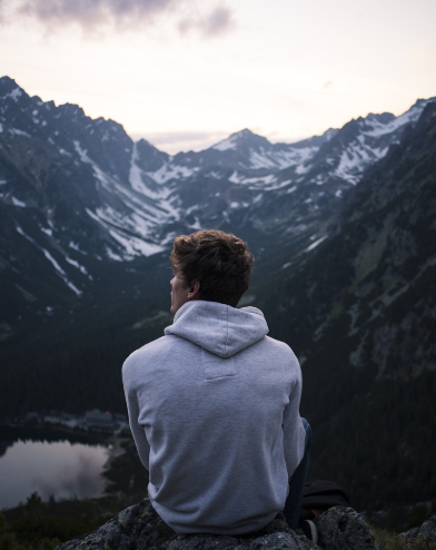 솔로를 위한 겨울 유럽 여행: 오로라, 치안 도시, 독서 카페