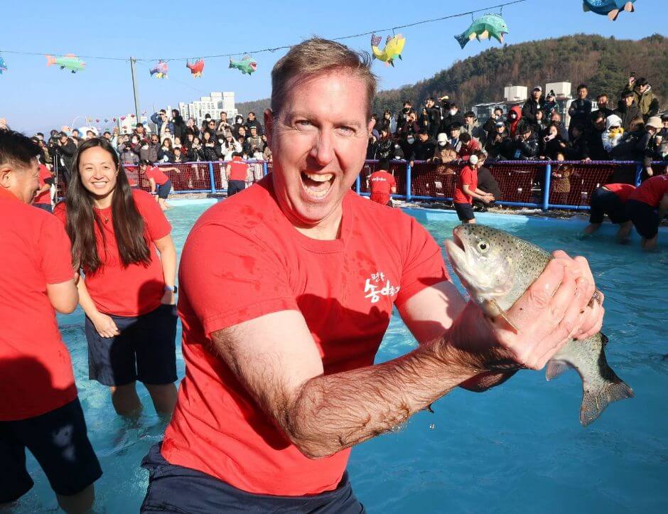 2025 평창 송어축제 맨손잡기