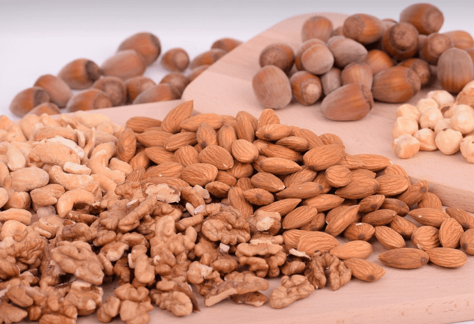 노화를 늦추는 음식 견과류