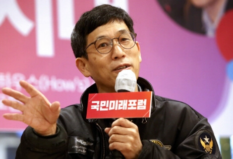 진중권 프로필 나이 고향 학력 교수 경력