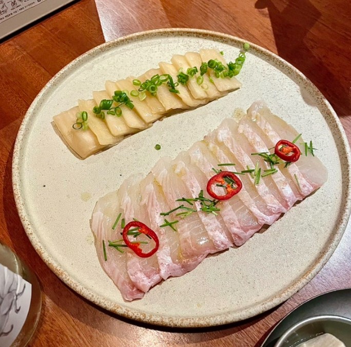 소극적 한남본점의 묵은지 제철 회 세비체