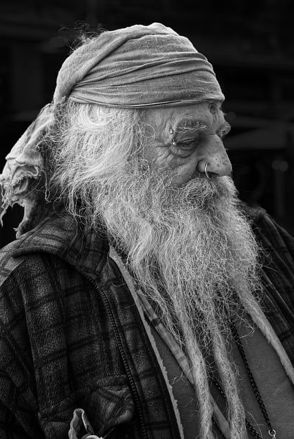 노인의 옆모습 얼굴