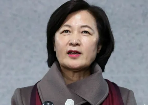 추미애정치인 답변중