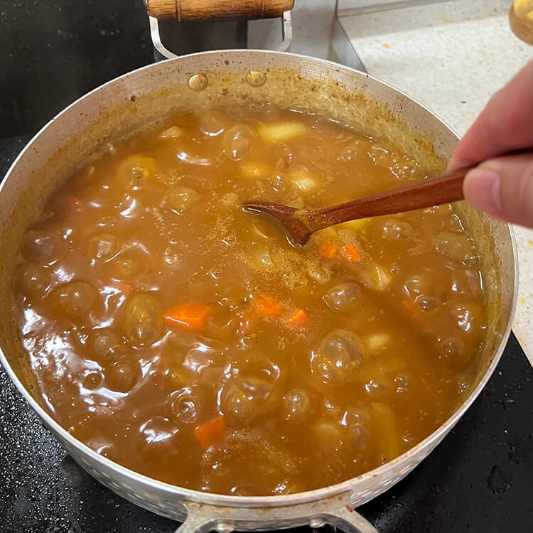카레-넣고-끓이기