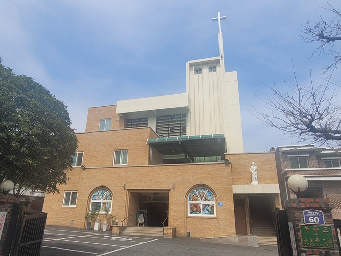 창원 완월동성당