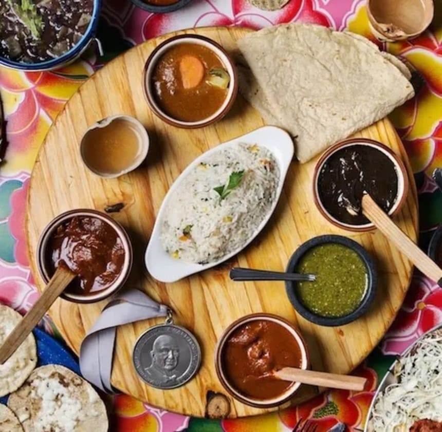 LA&#44; 켈리포니아 꼭 가봐야 할 음식점 또는 음식 Guelaguetza