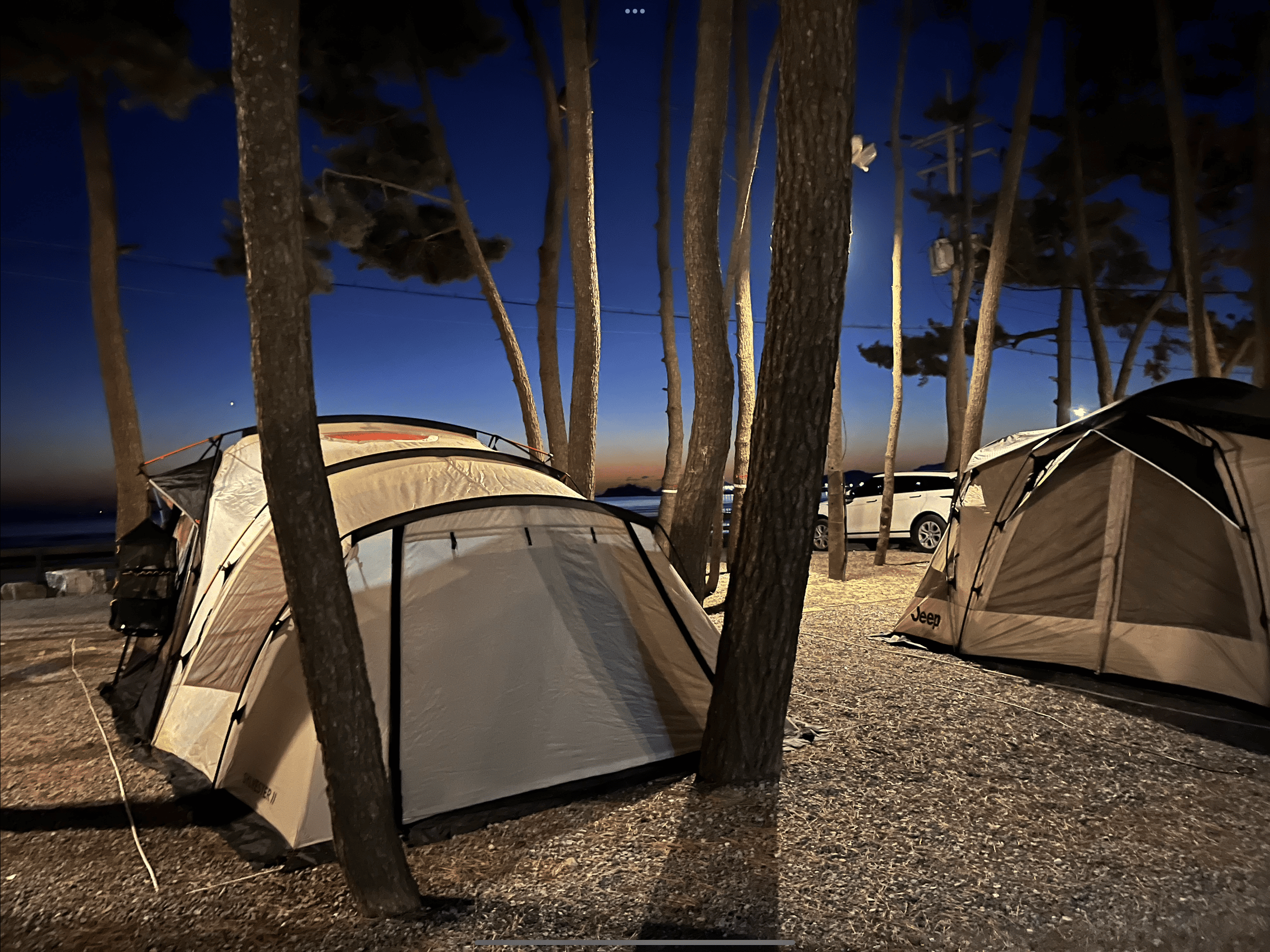 노을이 멋진 캠핑장 모습