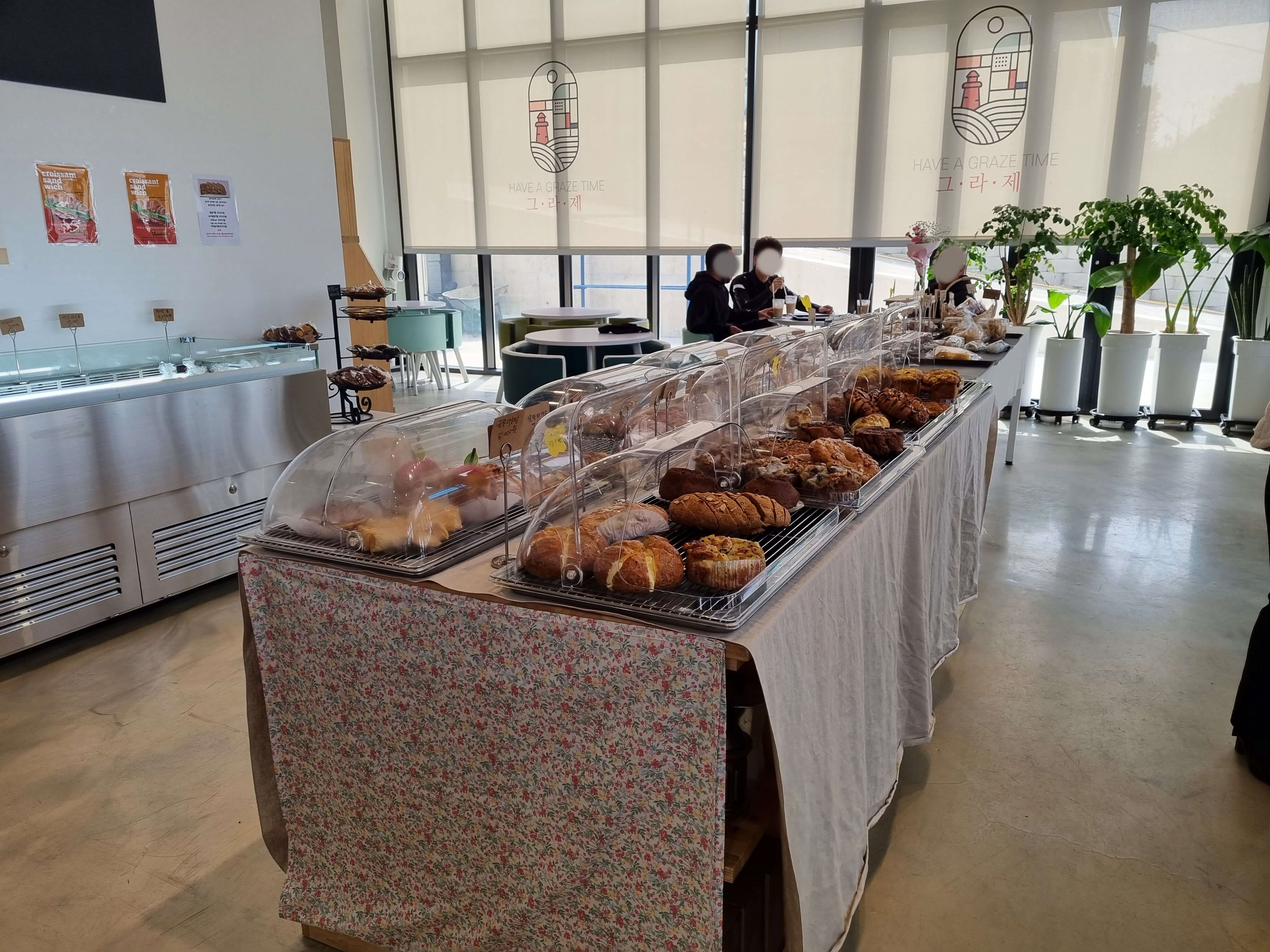 그라제격포카페 내부인테리어