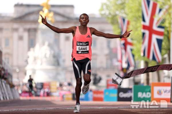 런던 마라톤 세계신기록 사바스티안 사웨 1시간 59분 30초 인류 최초 공식 '서브 2' 달성