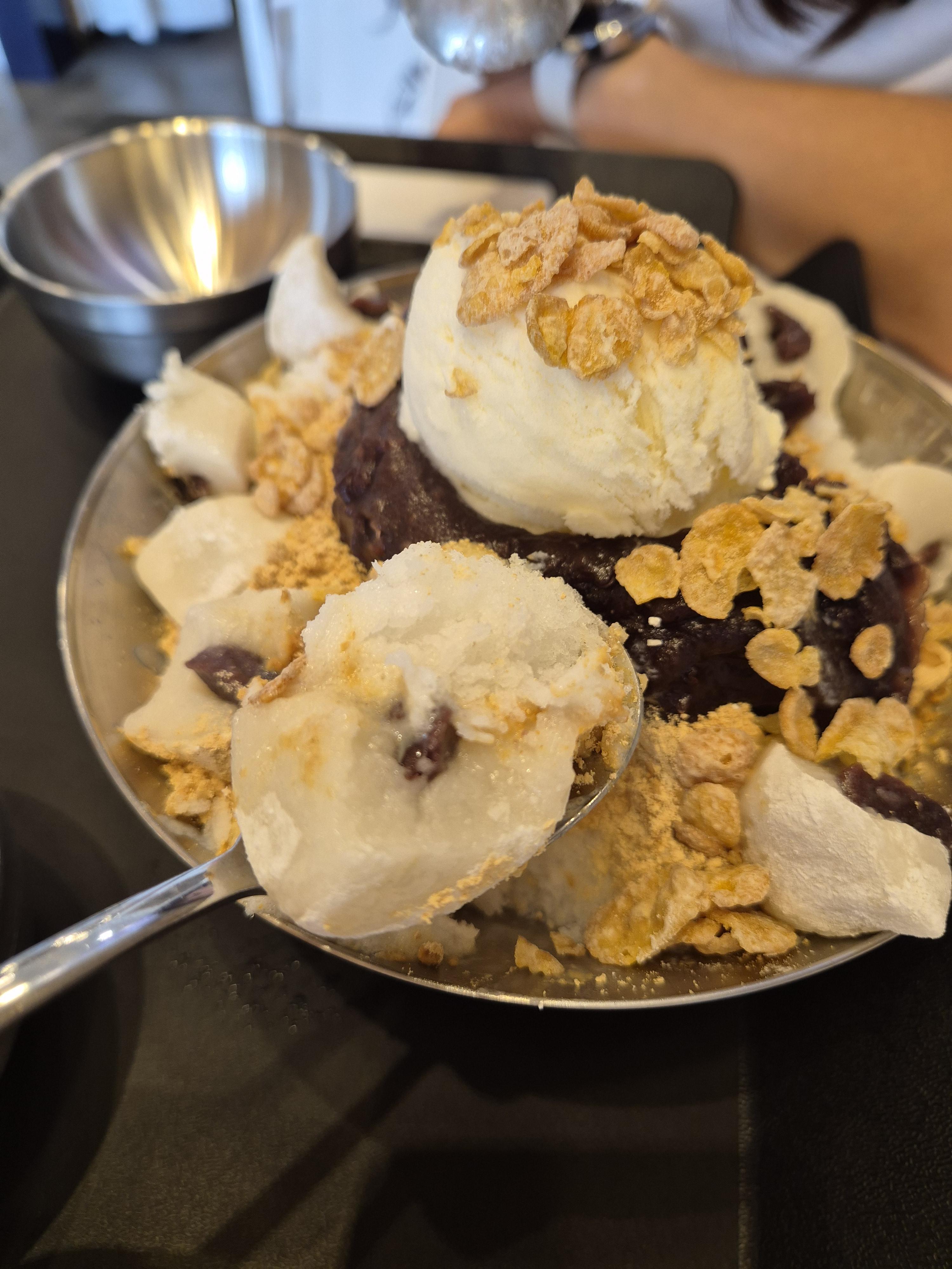 원내동 수호카페 팥빙수 한입