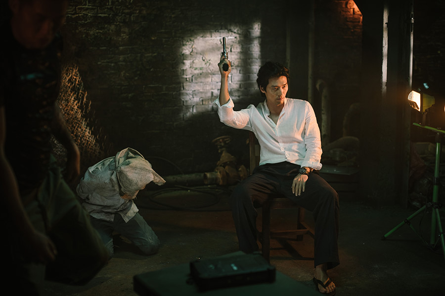 영화 협상의 현빈