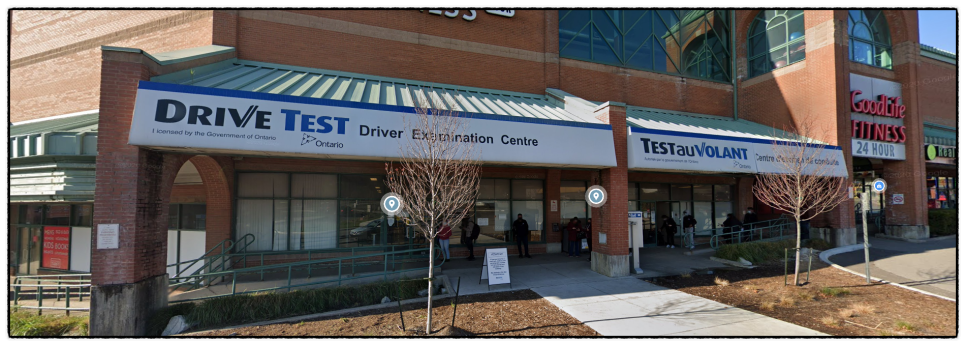 Lawrence에 위치한 드라이빙 센터 정면 모습