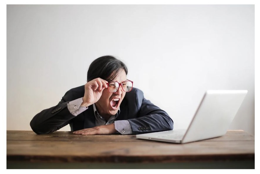 화난 남자 이미지