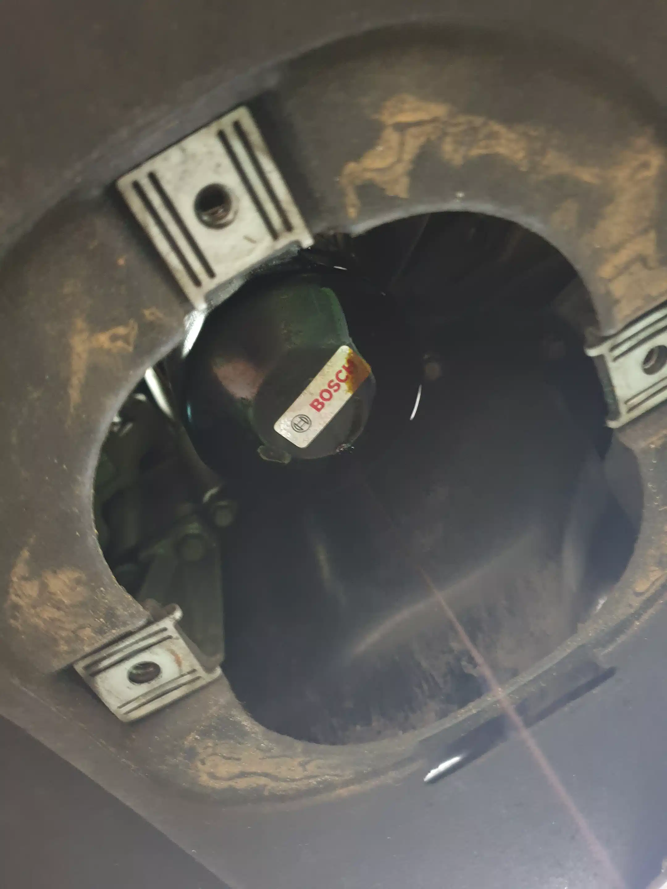 오일 필터 손으로 살짝 풀어주기