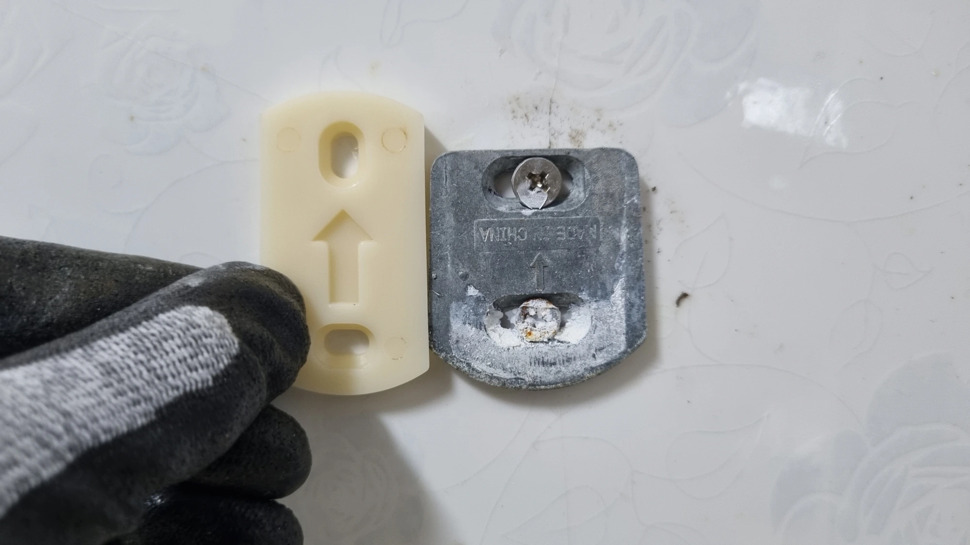 휴지걸이 설치 브래킷