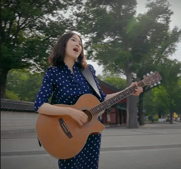 생생정보 그 시절 명곡 다시부르기 유튜브 채널에서 노래 부르기