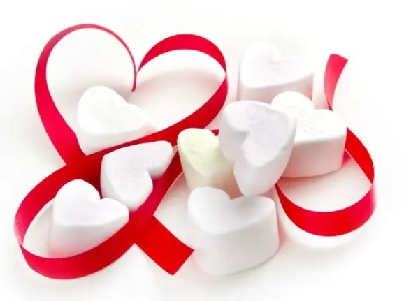 달콤한 하트 마시멜로와 리본