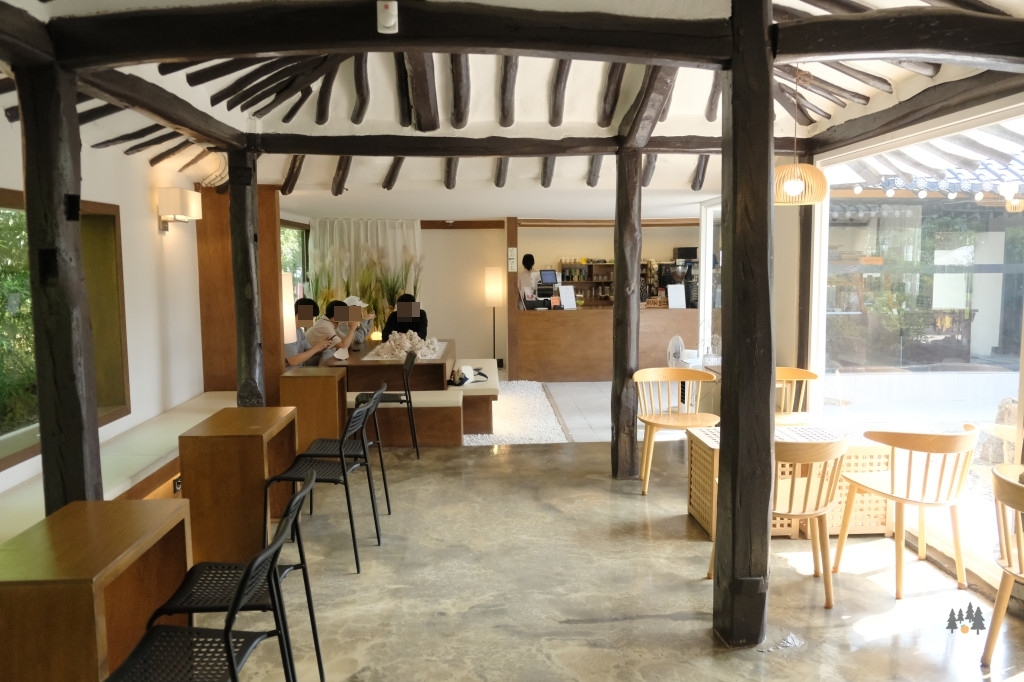 제부도 한옥 카페 물레 내부 분위기